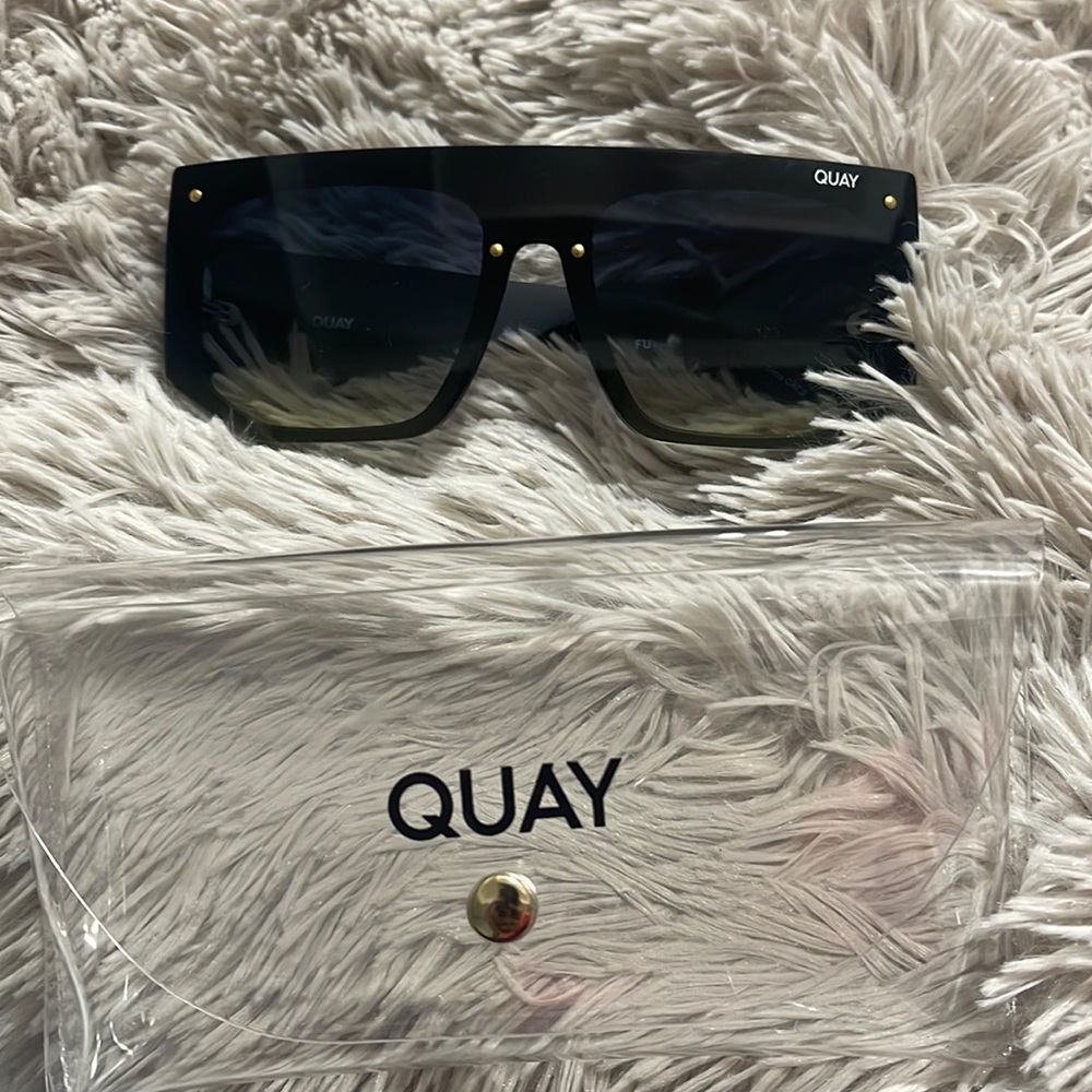 Quay sunglasses”fully booked 125”